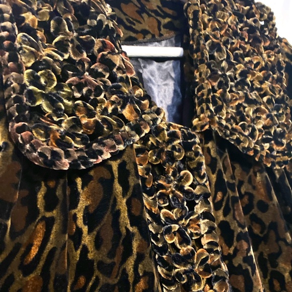 VINTAGE 1940’s Style Leopard Velvet Dressing Gown / Jacket - Picture 1 of 6
